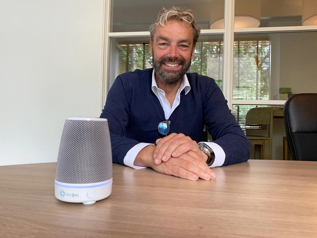 Patrick van der Schaaf with the recording device in front of him. 