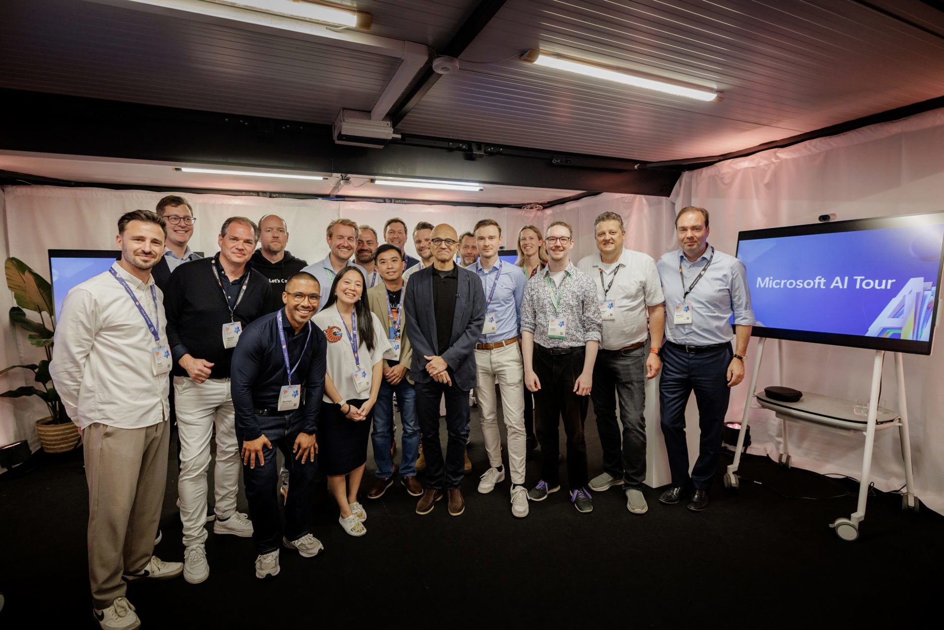 Satya Nadella, CEO En Voorzitter Van Microsoft, Ontmoet Ontwikkelaars Van ASML, Let’S Copilot, UMC Utrecht & Chipsoft, Stadsarchief Amsterdam, Heineken En Albert Heijn.